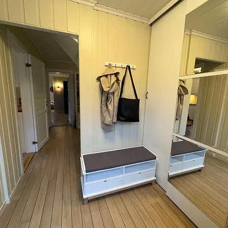 Perfectly Located Between Fjord And Mountains Feriehus