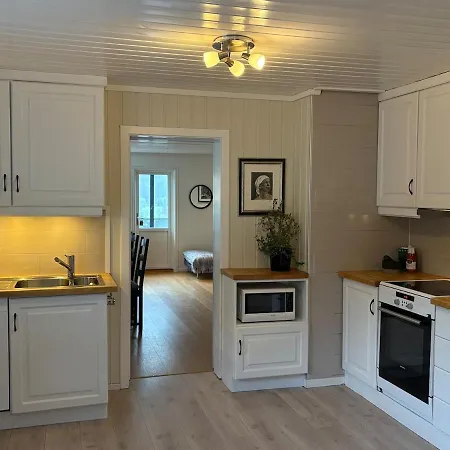 Feriehus Perfectly Located Between Fjord And Mountains Stryn