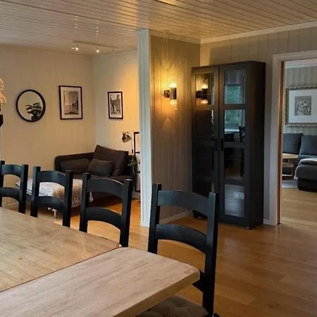 Perfectly Located Between Fjord And Mountains * Stryn